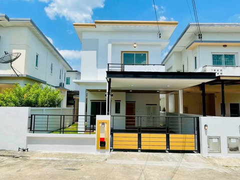 Beautiful twin houses at a great price, Metro Park Thung Sukla, near Laem Chabang Industrial Estate, Sriracha.