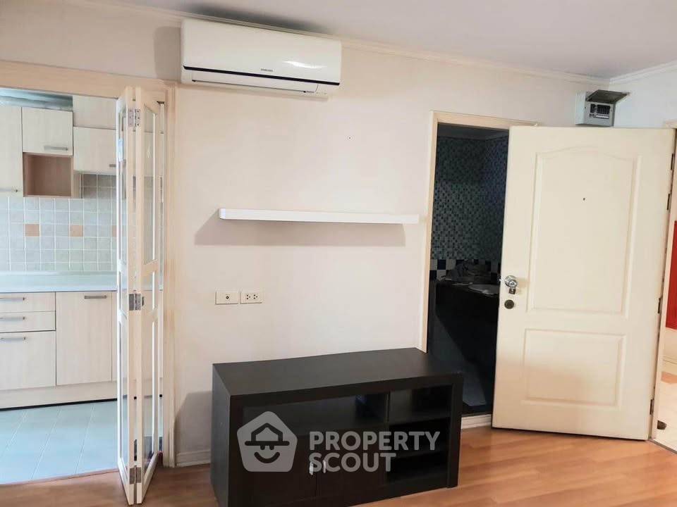 picture 1-BR 41 Sqm Condo For Sale At Lumpini Place Narathiwas, Chong Nonsi (ID 2382807) - 3/6