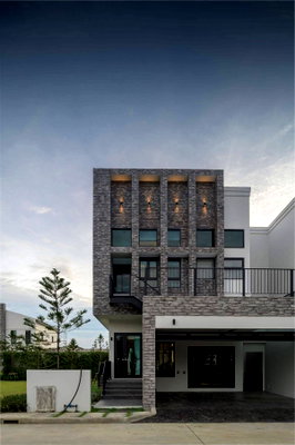 Houses for rent San Sai Chiang Mai : Luxury high-end house for rent, "The Britt Chiangmai," European style house, near Central Festival Chiangmai (Available March 15th)