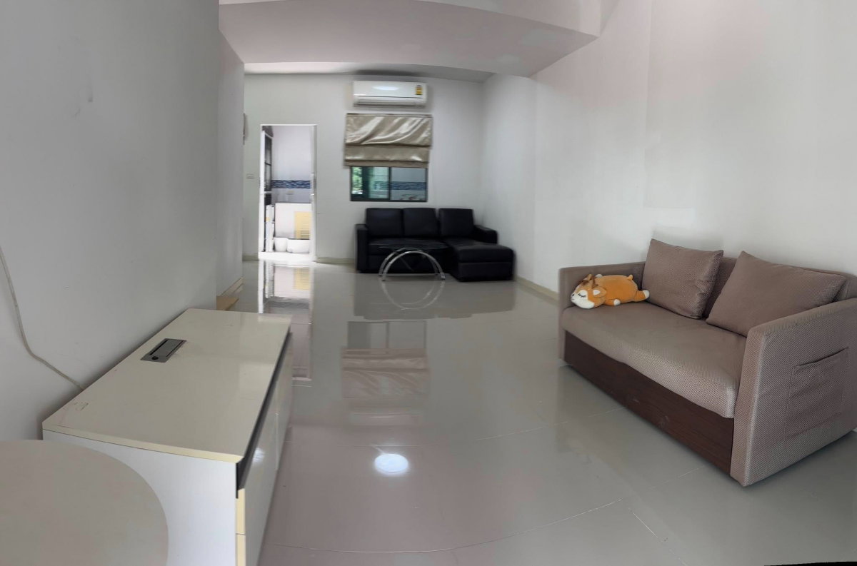 รูป 🏡✨ ขาย ทาวน์โฮม 2 ชั้น ย่านศรีสมาน ใกล้ Robinson ศรีสมาน ทำเลดี เดินทางสะดวก ✨🏡 - รูปที่ 2/9