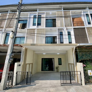 ขายด่วน ราคาดีมาก ทาวน์โฮม 3 ชั้น รีโนเวทใหม่ PATIO ศรีนครินทร์–พระราม 9 ทำเลกรุงเทพกรีฑา