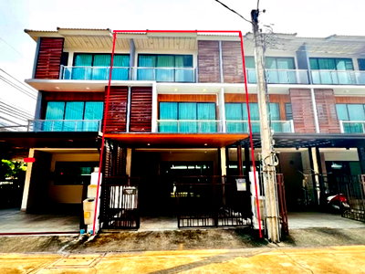 ทาวน์โฮม ลาดพร้าว 107 : ขายทาวน์โฮม 3 ชั้น Supalai Essence ลาดพร้าว บ้านสภาพใหม่ พร้อมเฟอร์นิเจอร์ ทำเลศักยภาพ เข้าอยู่ได้ทันที