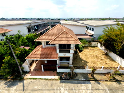 บ้านเดี่ยว ถนนรังสิต-นครนายก : ขายขาดทุน บ้านเดี่ยว เสนากรีนวิลล์ รังสิต คลอง 11 รีโนเวทพร้อมอยู่ พื้นที่เยอะ  ใกล้ถนนเลียบคลองสิบเอ็ด ถนนรังสิต นครนายก และถนนกาญจนาภิเษก