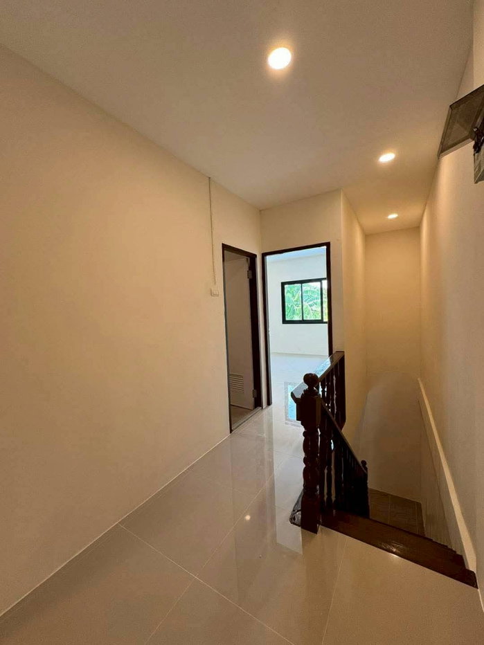 รูป  281AGKI ทาวน์เฮ้าส์ 2 ชั้น ทำเลสะพานใหม่ ใกล้รถไฟฟ้า บ้านรีโนเวทแล้ว พร้อมเข้าอยู่   - รูปที่ 8/10