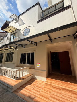 🏡✨ ปล่อยเช่าทาวน์โฮม 4 ชั้น หมู่บ้านลานทอง – ย่านสาทร 4 ห้องนอน 6 ห้องน้ำ ทำเลสาทร ใกล้ BTS เดินได้ วิวตึกมหานคร อนุญาตให้เลี้ยงสัตว์ 🐶🐱