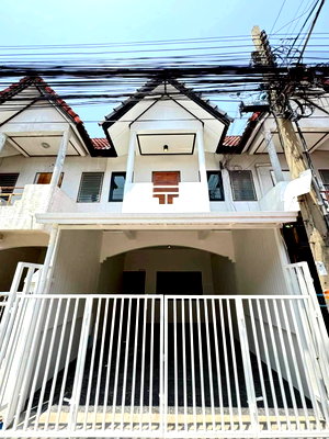 ทาวน์โฮม ถนนสายไหม :  281AGKI ทาวน์เฮ้าส์ 2 ชั้น ทำเลสะพานใหม่ ใกล้รถไฟฟ้า บ้านรีโนเวทแล้ว พร้อมเข้าอยู่  