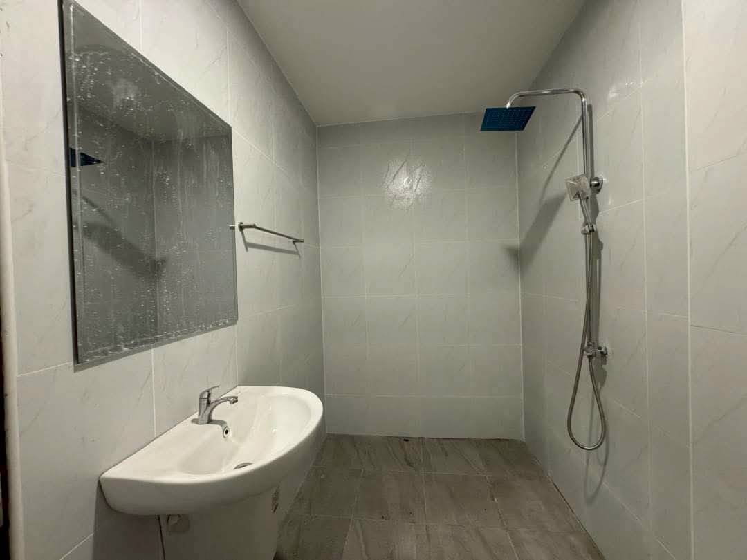 รูป  281AGKI ทาวน์เฮ้าส์ 2 ชั้น ทำเลสะพานใหม่ ใกล้รถไฟฟ้า บ้านรีโนเวทแล้ว พร้อมเข้าอยู่   - รูปที่ 6/10