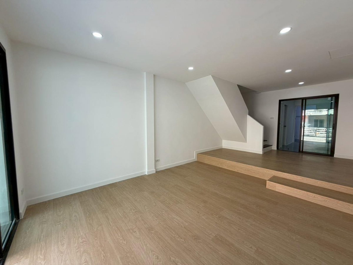 รูป 🏡✨ ขายทาวน์โฮม 2 ชั้น ย่านวัชรพล | ทำเลดี หลังตลาดถนอมมิตร ใกล้ทางด่วน ✨🏡 - รูปที่ 8/18