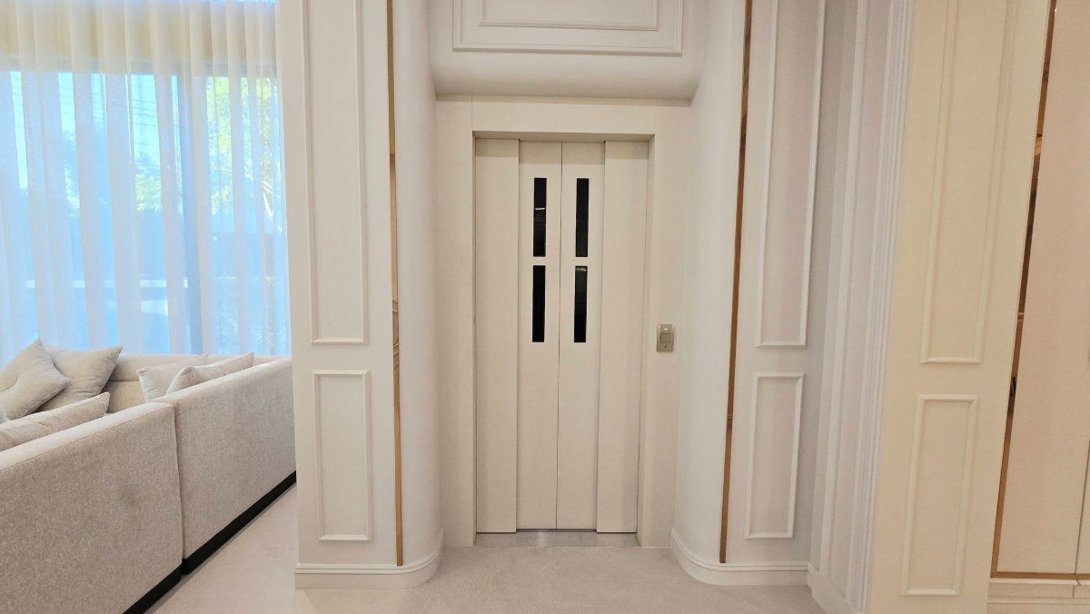 รูป P0524/บ้านหรูให้เช่า บ้านกลางเมือง ดิอิดิชั่น บางนา บ้านสามชั้นพร้อมลิฟท์และ Penthouse Lounge ส่วนตัว ใกล้เมกาบางนาเพียง 1 นาที - รูปที่ 16/28
