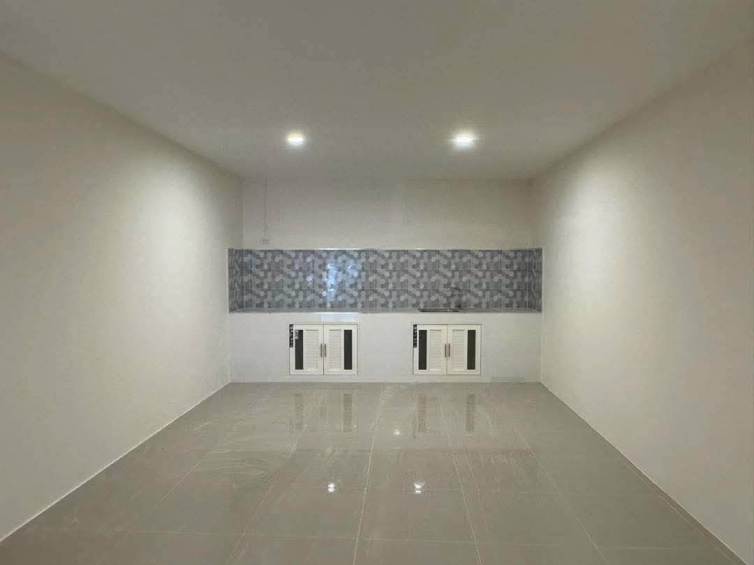 รูป  281AGKI ทาวน์เฮ้าส์ 2 ชั้น ทำเลสะพานใหม่ ใกล้รถไฟฟ้า บ้านรีโนเวทแล้ว พร้อมเข้าอยู่   - รูปที่ 5/10