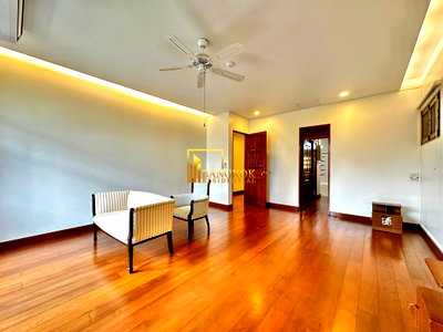 เช่าทาวน์โฮม เขตคลองเตย : Spacious 3 Bedroom Townhouse in Thonglor Area - BR28044SH