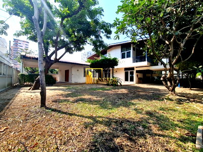 เช่าบ้านเดี่ยว ถนนเพชรบุรี กรุงเทพฯ : Charming 3 Bedroom House For Rent in Nana - BR7742SH