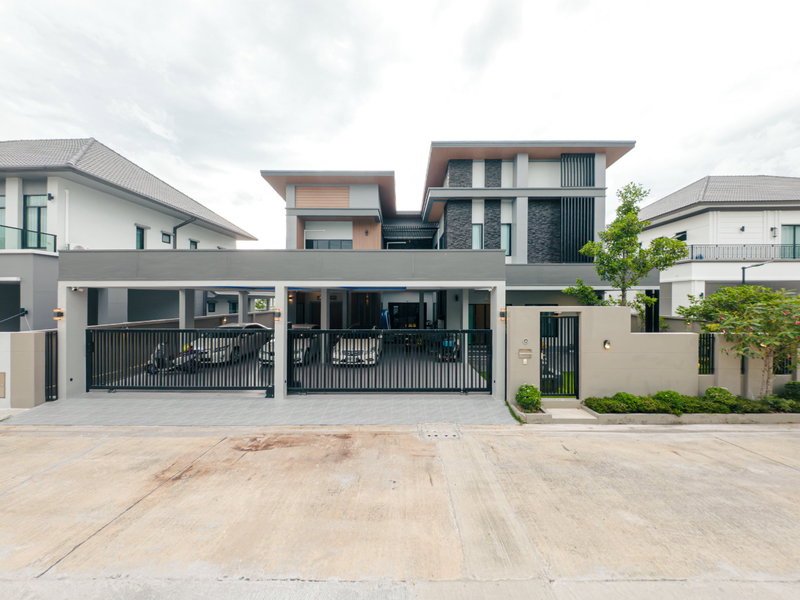 Houses for sale : Large new house for sale, Feel Mansion, Phetkasem 81