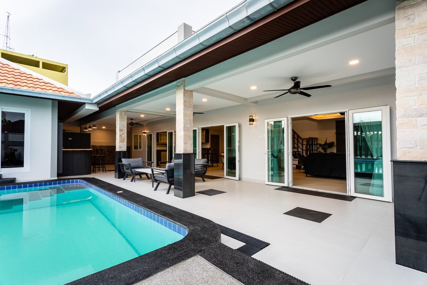 รูป Luxury Pool Villa for Rent Mabprachan Pattaya - รูปที่ 2/9