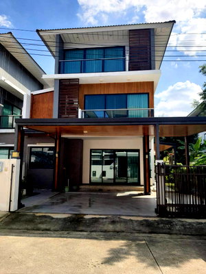 บ้านแฝด ลาดพร้าว 107 :  ขายบ้านแฝด 3 ชั้นสไตล์โมเดิร์นสุดหรู - SUPALAI ESSENCE ลาดพร้าว 107