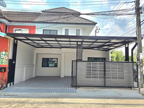 ลดพิเศษ..ทาวน์เฮ้าส์ 3ชั้น ตกแต่งใหม่ ทำเลดี หมู่บ้านเมืองทรัพย์ธานี ซ.20 หลังมุมนอก ใกล้รถไฟฟ้า ซอยเลียบคลองสอง 25 คลองสามวา 