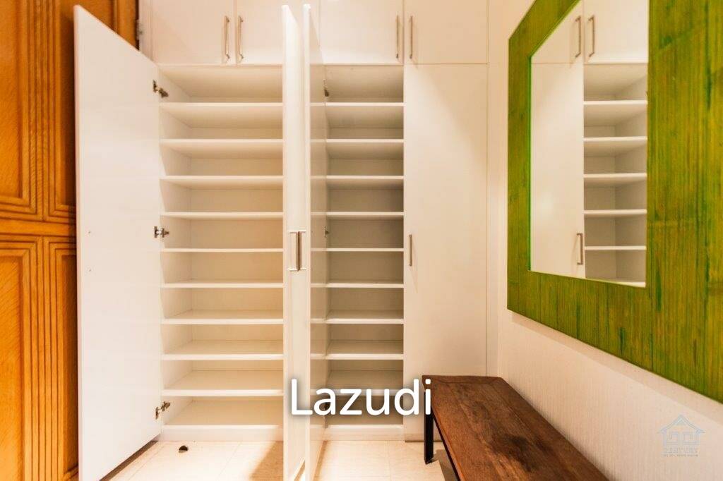 picture BLUE LAGOON : Immaculately presented 2nd floor 2 bed condo overlooking large swimming pool lagoon. - 50/52