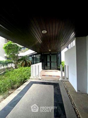 Condos for sale : 4-BR 420 Sqm For Sale Lakeshore West Condominium, Nichada Thani (ID 2629035)