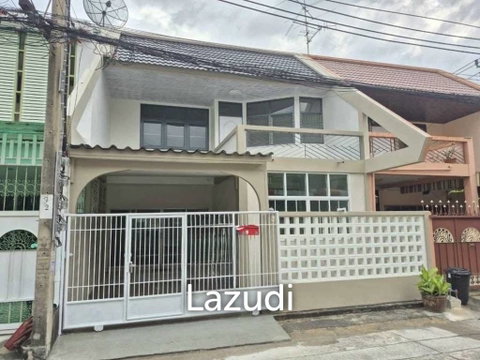 126 sqm modern 3 bedroom townhouse in Soi Charoen Krung 107