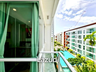 Condos for sale : The Breeze Condo - Spacious 1-Bedroom Corner Unit
