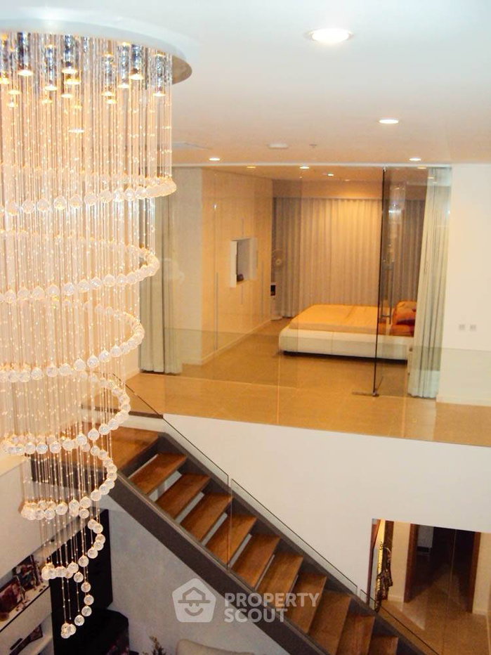 picture High-Floor 3-BR 177 Sqm Duplex Condo For Rent, Phratamnak near Beach (ID 995605) - 3/34