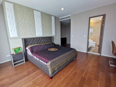LTH3508 – Menam Residences FOR SALE 3 beds 4 baths size 160 Sq.M. Nearby BTS Saphan Taksin station ONLY 37.5 MB