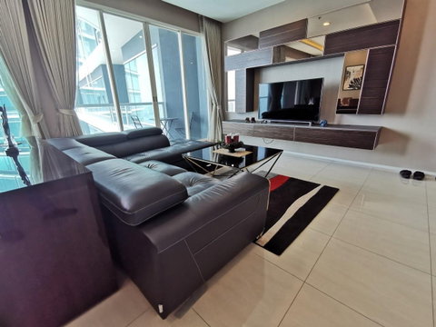 LTH3507 – Menam Residences FOR RENT 3 beds 4 baths size 160 Sq.M. Nearby BTS Saphan Taksin station ONLY 120k/Month