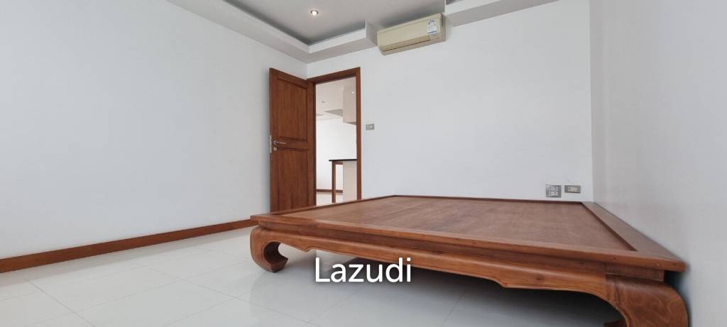 picture 3 Beds 1 Bath 106 SQ.M. La Royale Condo - 11/16