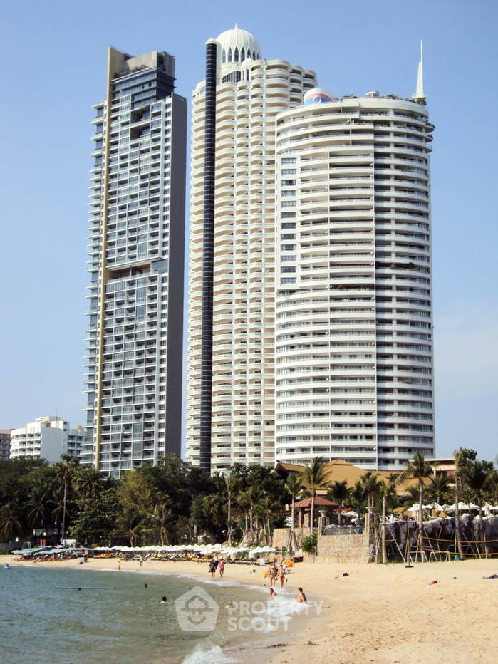 picture High-Floor 3-BR 177 Sqm Duplex Condo For Rent, Phratamnak near Beach (ID 995605) - 32/34