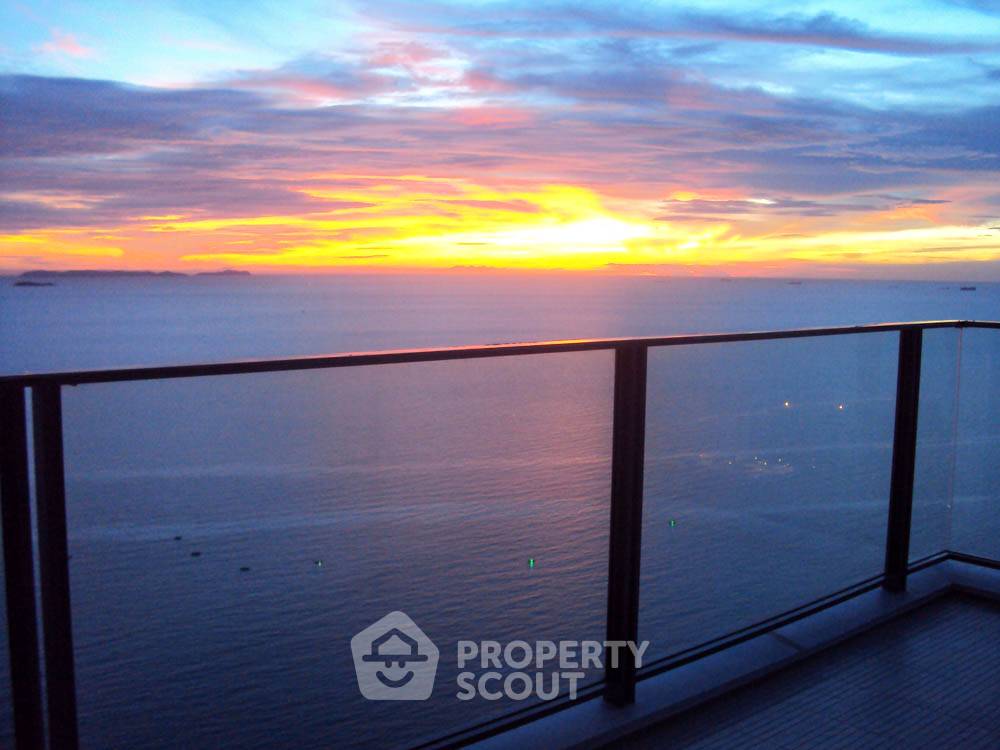 picture High-Floor 3-BR 177 Sqm Duplex Condo For Rent, Phratamnak near Beach (ID 995605) - 27/34