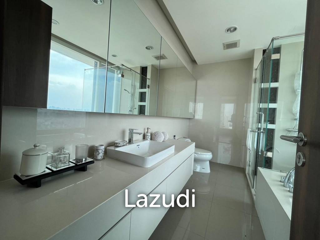 รูป Luxurious 3-Bed Condo at Menam Residences, Bangkok - รูปที่ 15/16