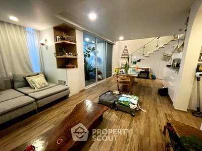 Condos for sale : Pet-Friendly 4-BR 135 Sqm Duplex Condo For Sale, Phratamnak Near (ID 1218890)