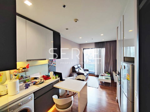 1 Bed with Bathtub Large Room City view Fully furnished Good Location Close To MRT Thailand Cultural Centre Station @ IVY Ampio