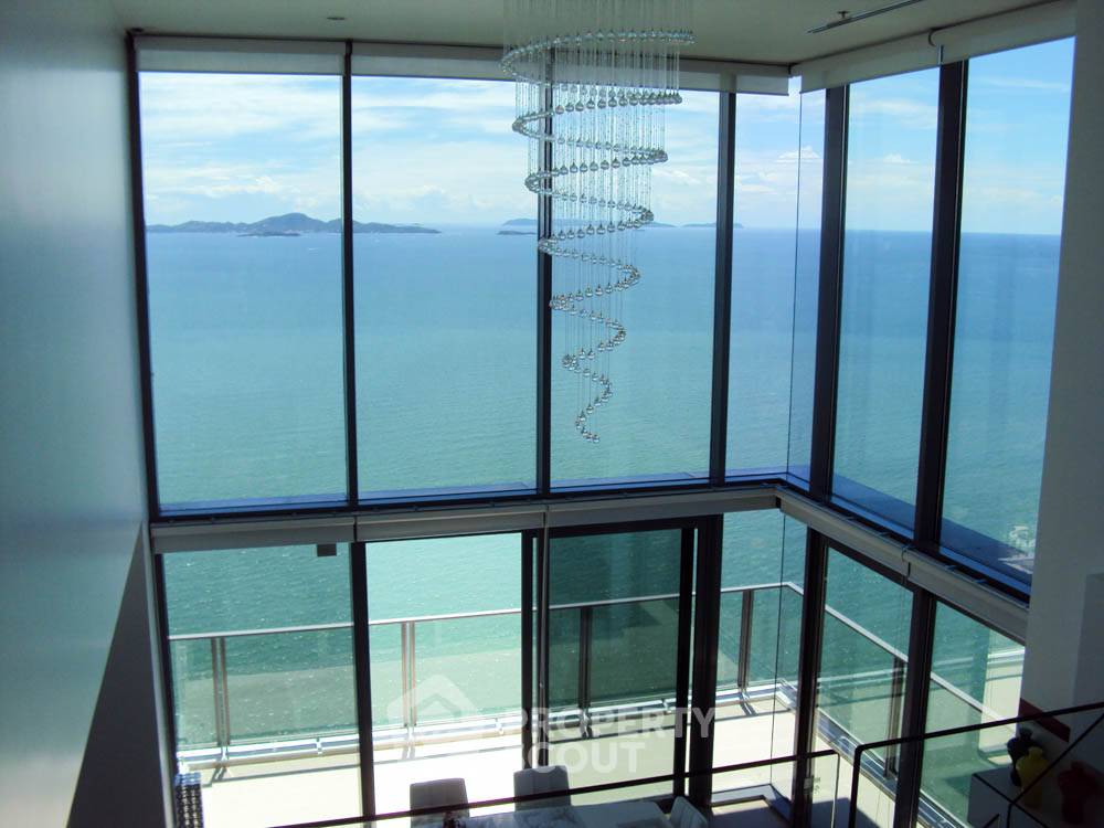 picture High-Floor 3-BR 177 Sqm Duplex Condo For Rent, Phratamnak near Beach (ID 995605) - 24/34