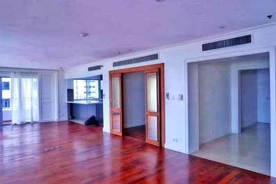 คอนโดให้เช่า : LTH4867 – Sathorn Park Place FOR RENT 2+1 beds 2 baths size 236 Sq.M. Nearby MRT Lumphini station ONLY 90k/Month