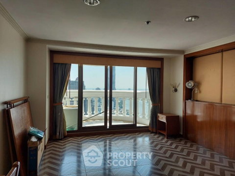 High-Floor 1-BR Condo 68 Sqm at Patpong Near BTS Chong Nonsi (ID 452726)