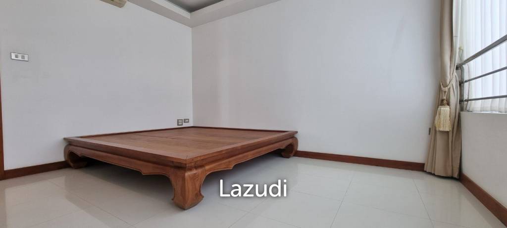 picture 3 Beds 1 Bath 106 SQ.M. La Royale Condo - 10/16