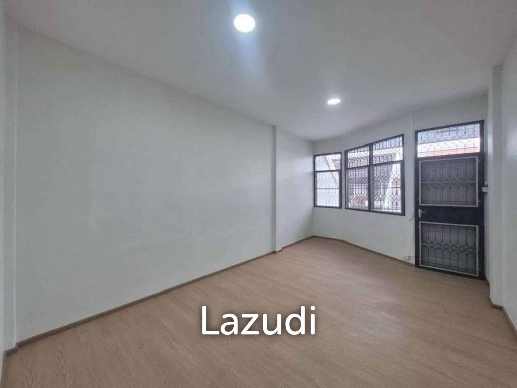 รูป 126 sqm modern 3 bedroom townhouse in Soi Charoen Krung 107 - รูปที่ 12/12