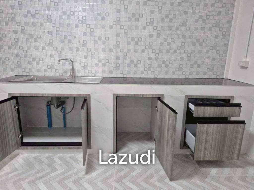 รูป 126 sqm modern 3 bedroom townhouse in Soi Charoen Krung 107 - รูปที่ 7/12