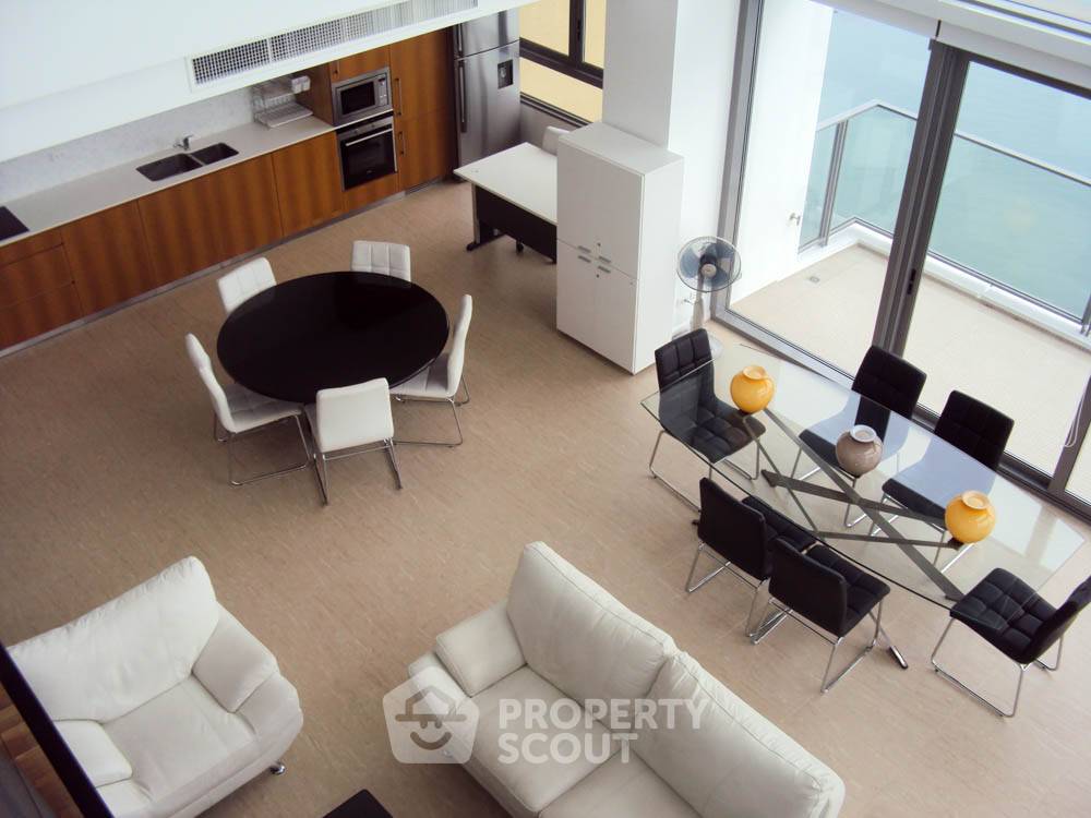 picture High-Floor 3-BR 177 Sqm Duplex Condo For Rent, Phratamnak near Beach (ID 995605) - 19/34