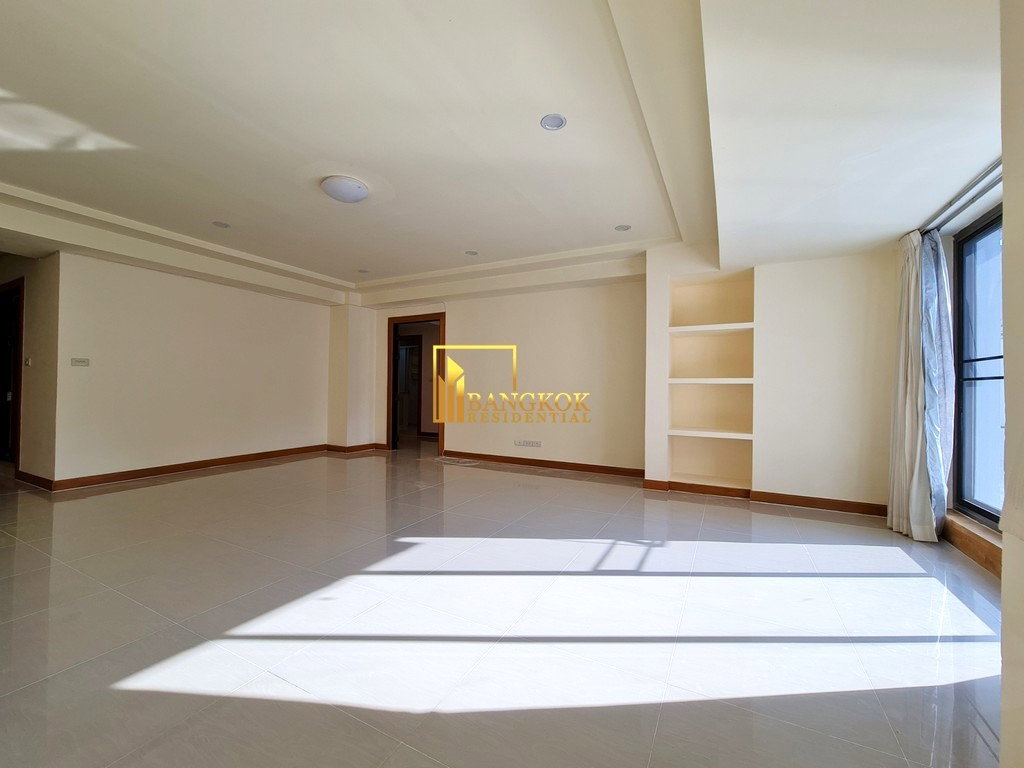 picture Royal Castle | Expansive 3 Bedroom Condo With Large Terrace - BR2842CD - 3/36