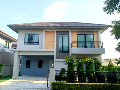 บ้านเดี่ยวให้เช่า : ให้เช่าบ้านเดี่ยว ไลฟ์ บางกอก บูเลอวาร์ด รามอินทรา 65 (53 ตร.ว.) 4 นอน 3 น้ำ แปลงหน้าสวน พร้อมอยู่