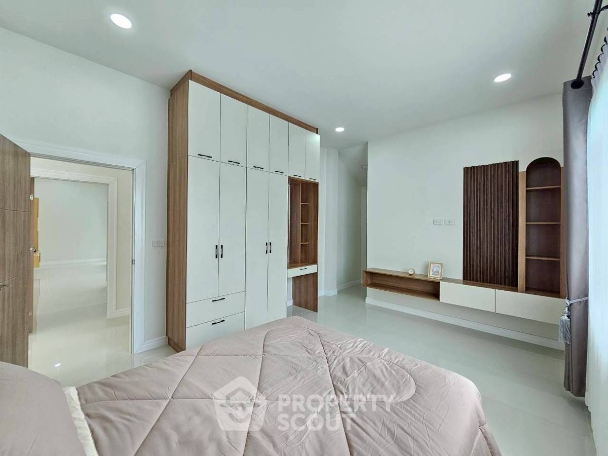 picture Pet-Friendly 3-BR Villa 310 Sqm Near Map Prachan Lake (ID 2738424) - 9/18