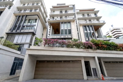 Houses for rent DONKI Mall Thonglor   : 📣📣 For rent Ultra luxury detached house in 749 residence 4 bedroom in the heart of Sukhumvit 49, with Private elevator, Private pool