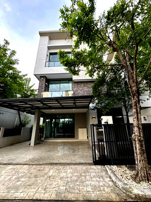 เช่าบ้านเดี่ยว บุญถาวร เกษตรนวมินทร์ : Available for rent! The Classe Ekkamai-Ramindra. A luxury Twin house with 241 sq.m. 4 Bedroom with 4 bathroom + 3 parking lots. Ready to move in.