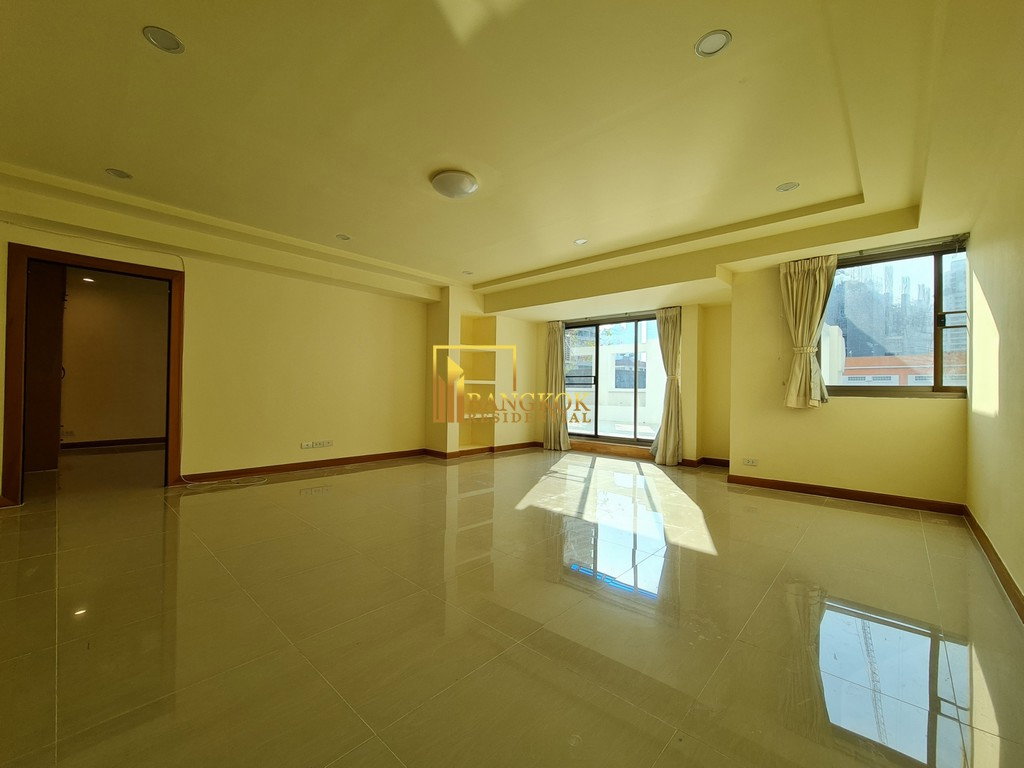 picture Royal Castle | Expansive 3 Bedroom Condo With Large Terrace - BR2842CD - 2/36