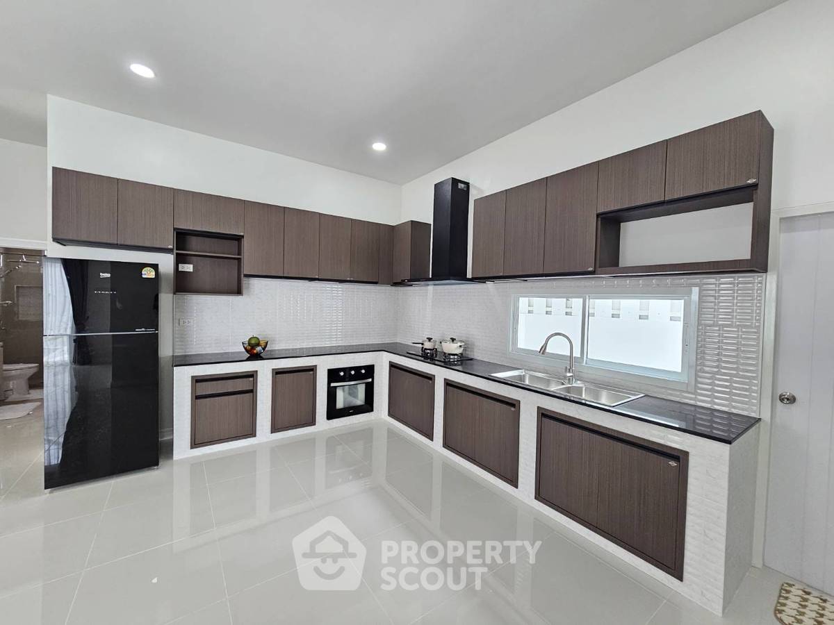 picture Pet-Friendly 3-BR Villa 310 Sqm Near Map Prachan Lake (ID 2738424) - 2/18