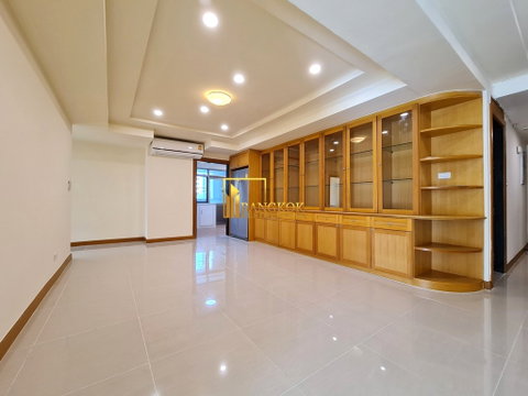 Royal Castle | Expansive 3 Bedroom Condo With Large Terrace - BR2842CD
