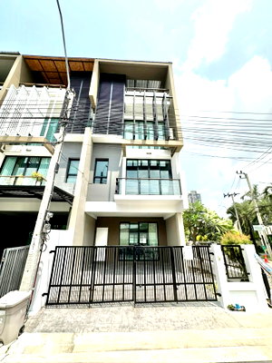 เช่าทาวน์โฮม แม็คโคร ฟู้ดเซอร์วิส สุขุมวิท 71 : ให้เช่าบ้าน เบล็ส ทาวน์ สุขุมวิท 50 (Bless Town Sukhumvit 50) ใกล้BTSอ่อนนุช