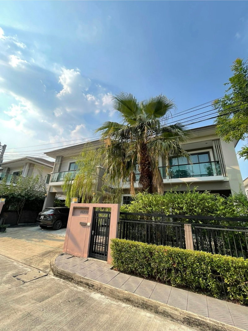 Houses for rent : P0606/for rent Luxurious detached house, The Palm Pattanakarn, potential location, close to the city, ready to move in